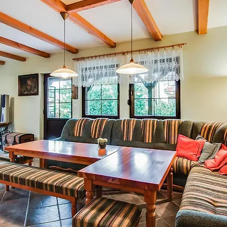 4 Bedroom Cozy Home In Pobierowo Holiday home Pobierowo