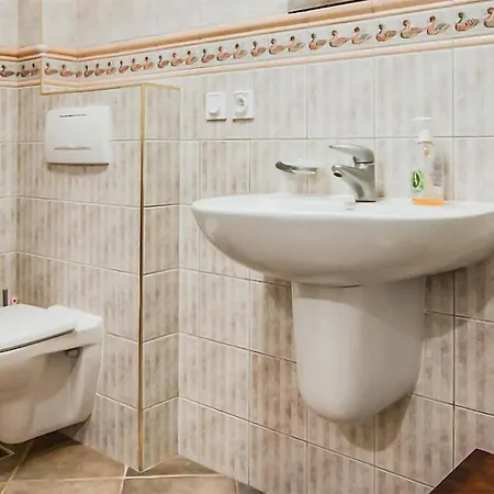 Holiday home 4 Bedroom Cozy Home In Pobierowo
