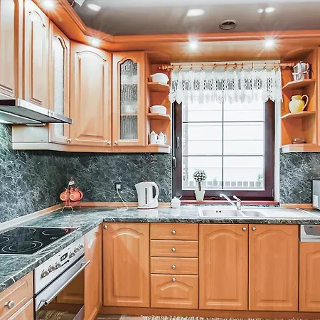4 Bedroom Cozy Home In Pobierowo *